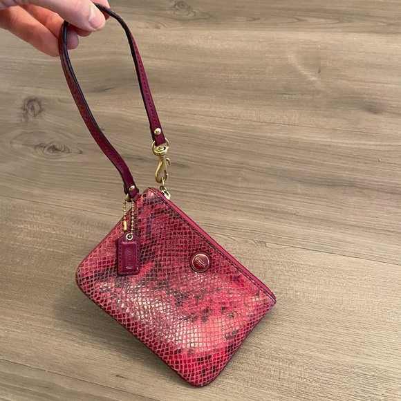 COACH clutch - red snakeskin - Picture 6 of 12